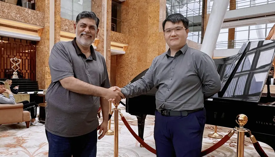 Reunión con socios paquistaníes en Pekín