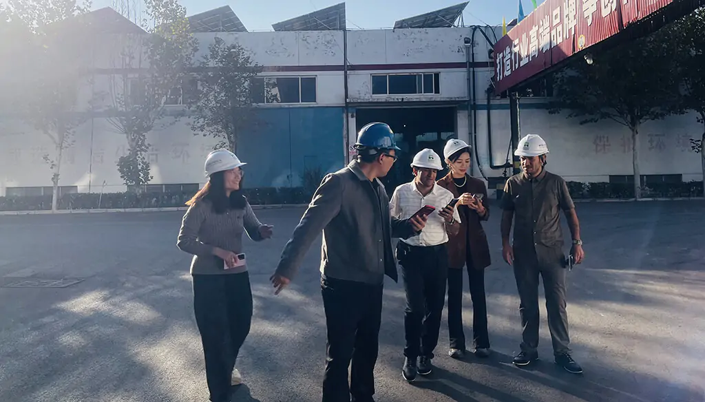 Clientes yemeníes visitan la fábrica de Risso1