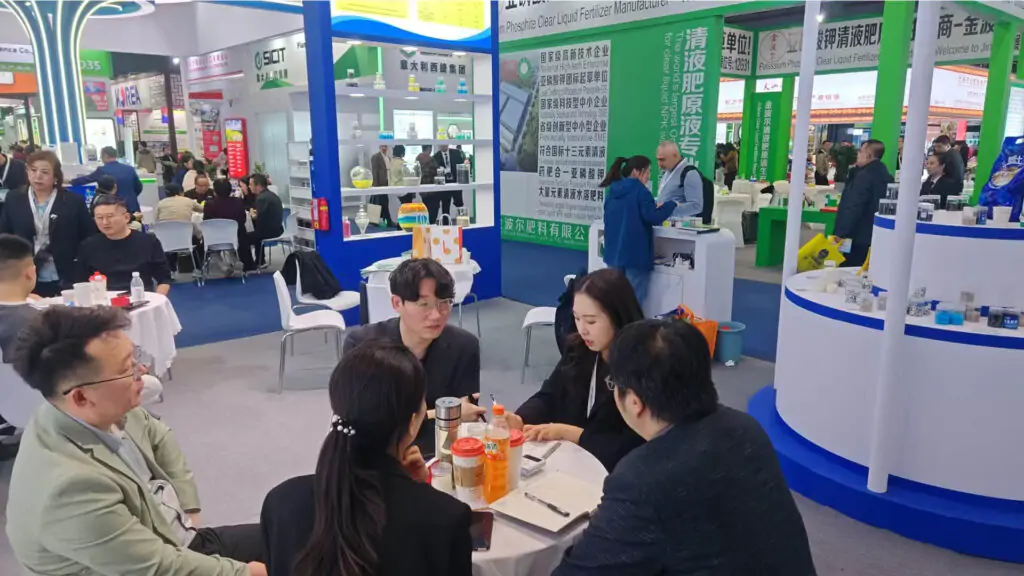 Diskutado de strategia partnereco kun koreaj klientoj