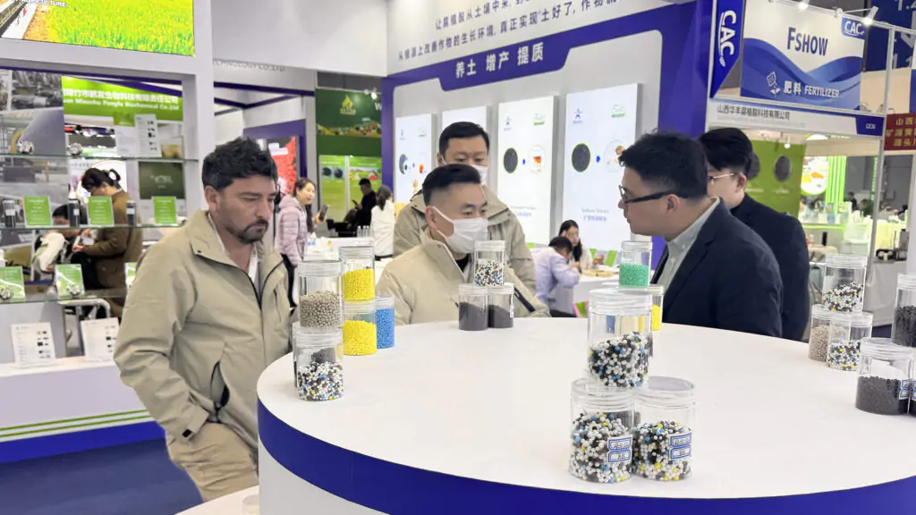 La produkta montrofenestro de Risso Fertilizer ĉe CAC 2025