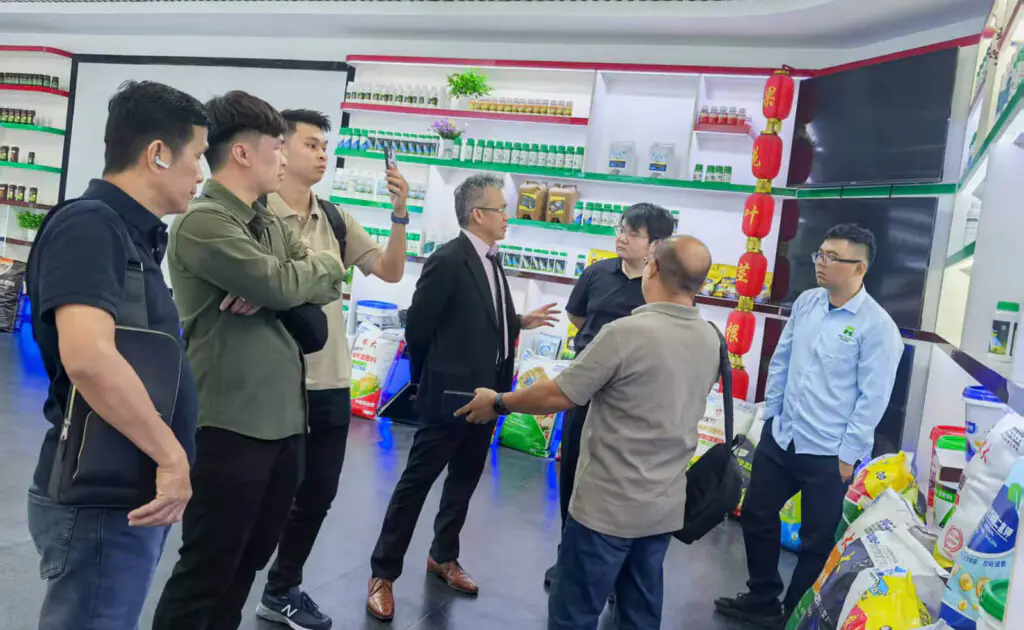 Kunjungi ruang pameran perusahaan