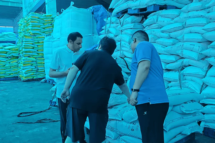 ឃ្លាំង-w