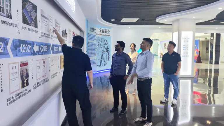 向印度客户介绍Risso的公司历史