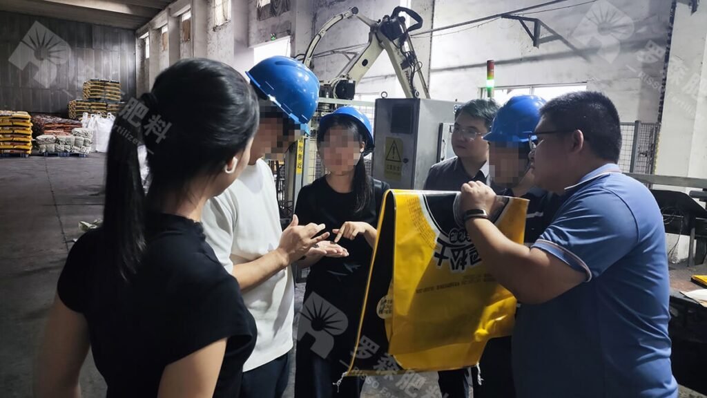 Korean-clients-visiting-Risso-Fertilizer-Factory1.jpg