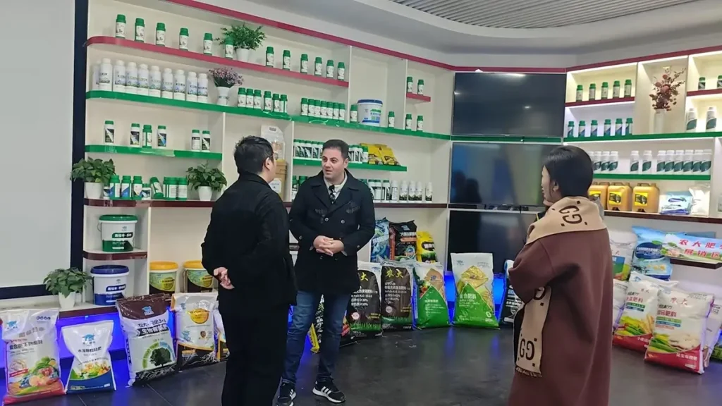 Risso Fertilizer technical team explaining fertilizer production process2