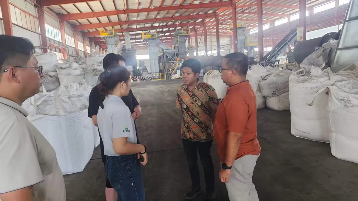 indonesian-clients-touring-risso-fertilizer-production-workshop-05