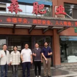 Pakistani customers visiting Risso Fertilizer and taking a group photo on the fertilizer production line in China.